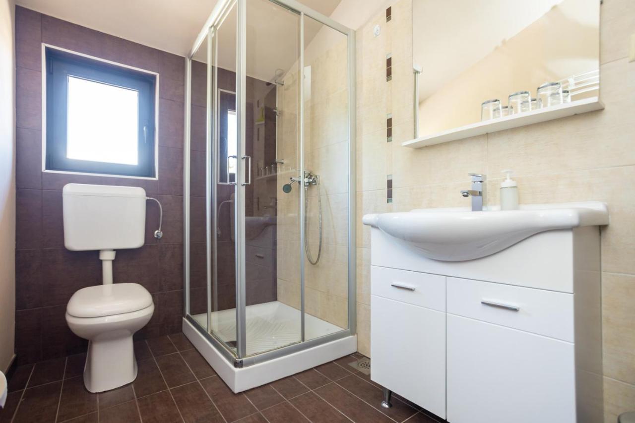 Apartmani Beba Omišalj Exterior foto